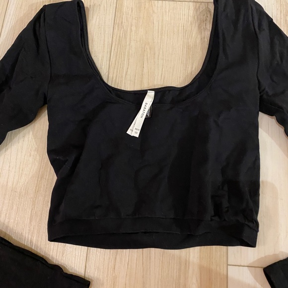 Babaton Seamless Didot Longsleeve *NEW* - Picture 3 of 4